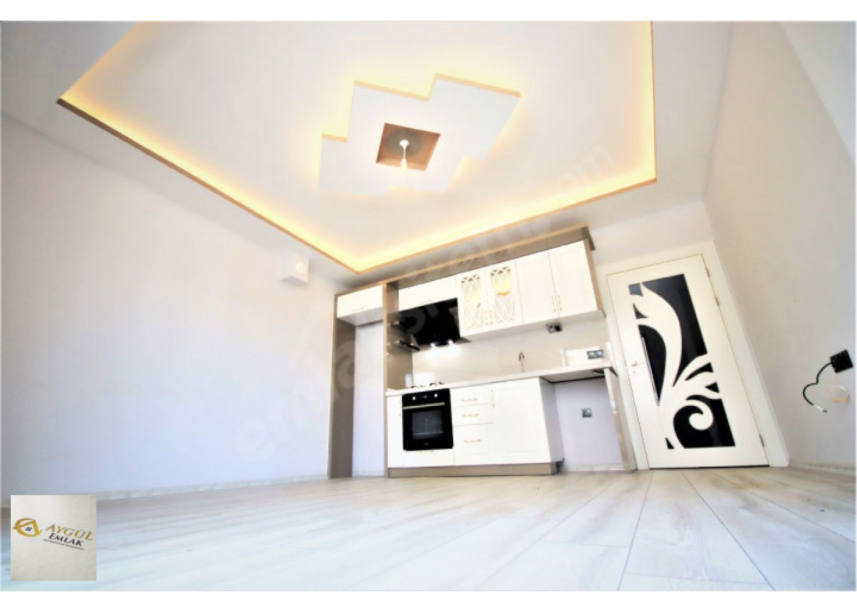 AYGÜL DEN AKÇAY DA DEPREM ETÜTLÜ ÖN CEPHE LÜKS DOĞALGAZA UYUMLU ASANSÖRLÜ 1+1 SATILIK DAİRE