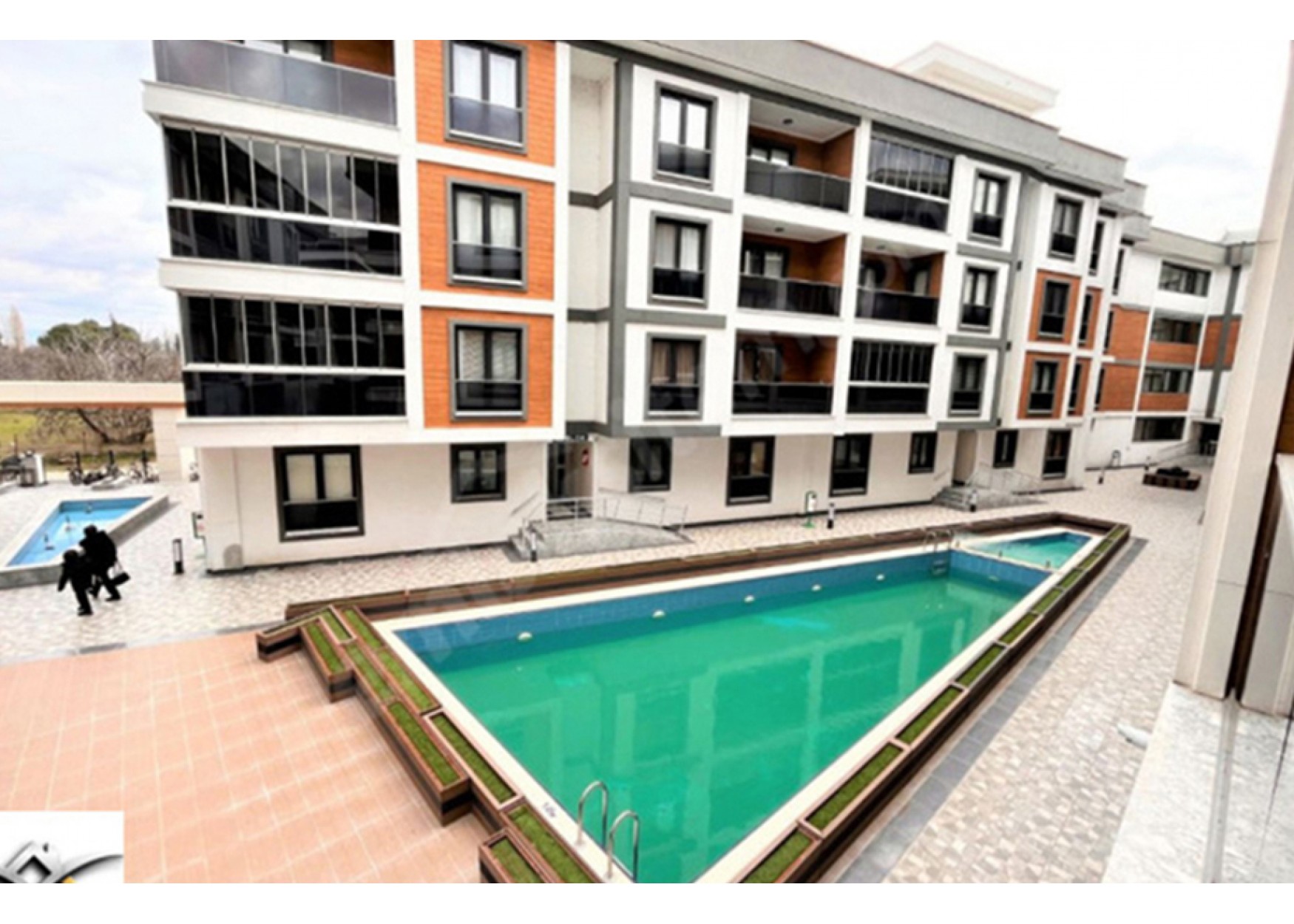 KENT'TEN SATILIK AKÇAY DA ARAKAT-OTOPARKLI-HAVUZLU-1+1DAİRE